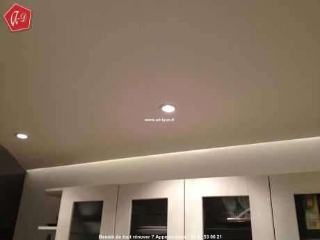 Plafond lumineux : Ãclairage indirect en led et spot encastré dans ... Spots Créatif plafond