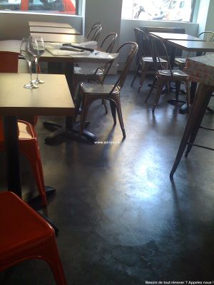 b�ton cir� dans un caf�