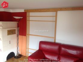 Cloison de séparation d'un salon en modèle de porte très large