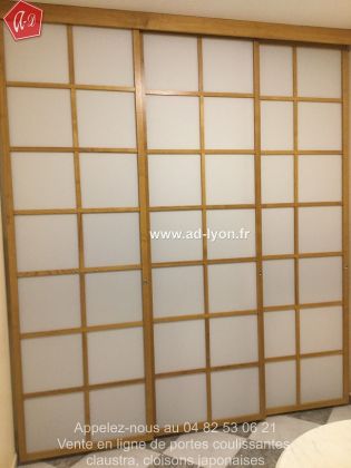 La fermeture d'une cuisine avec un claustra japonais en 3 panneaux