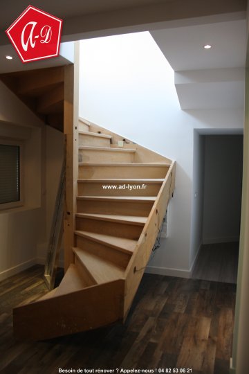 Pose d'un escalier en bois 2 quart tournant