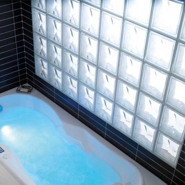 Salle de bains en pavés de verre gain de lumière